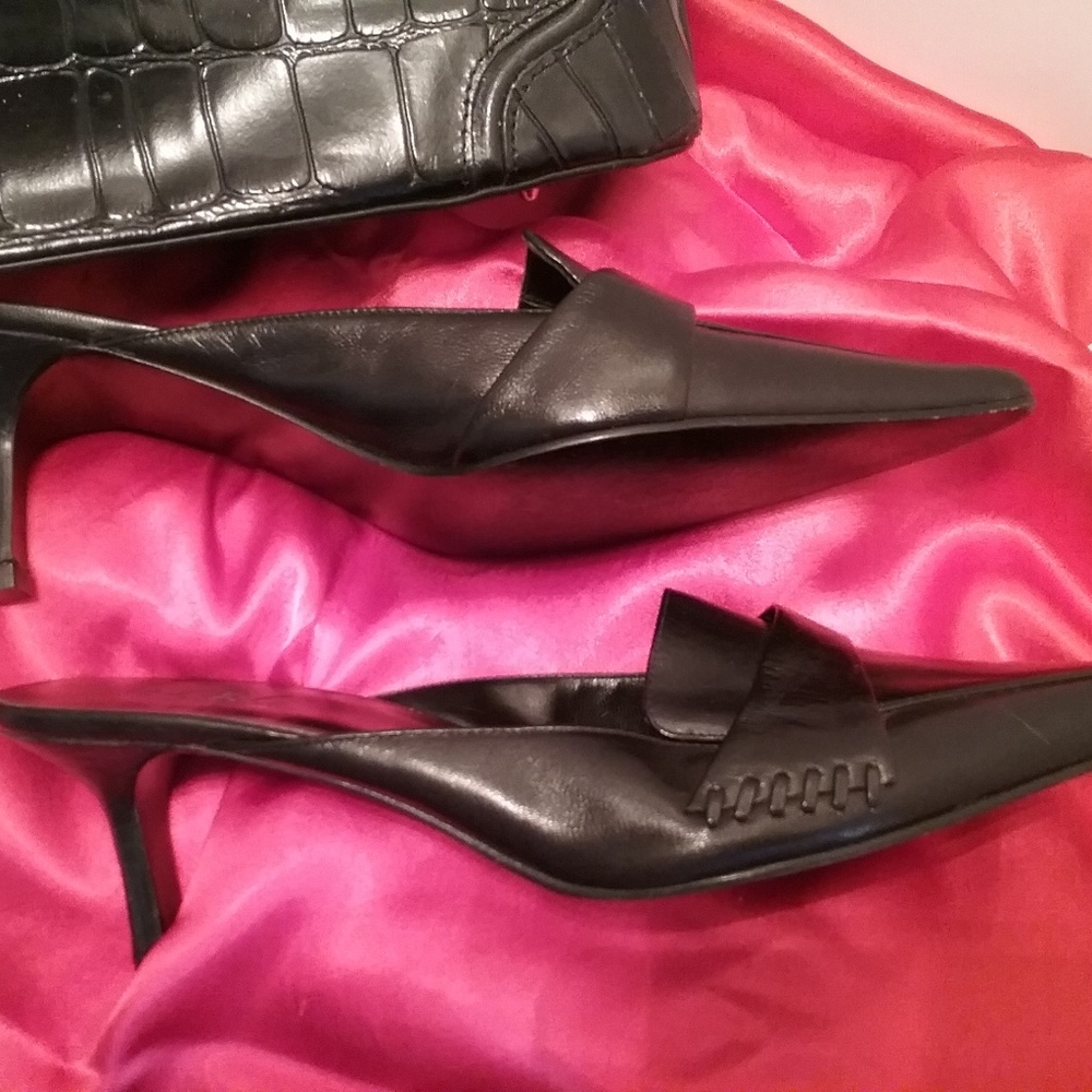 BCBG Paris mules